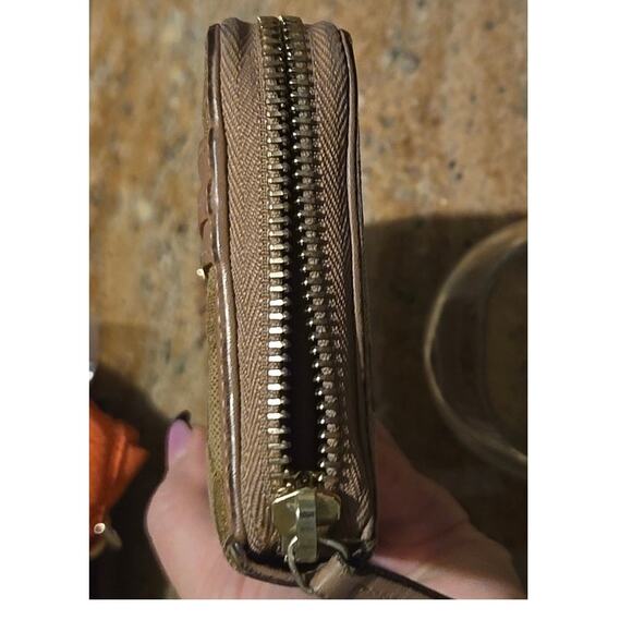 Authentic GG GUCCI Monogram Brown Canvas Leather Bow Zip Long Wallet - Picture 4 of 7